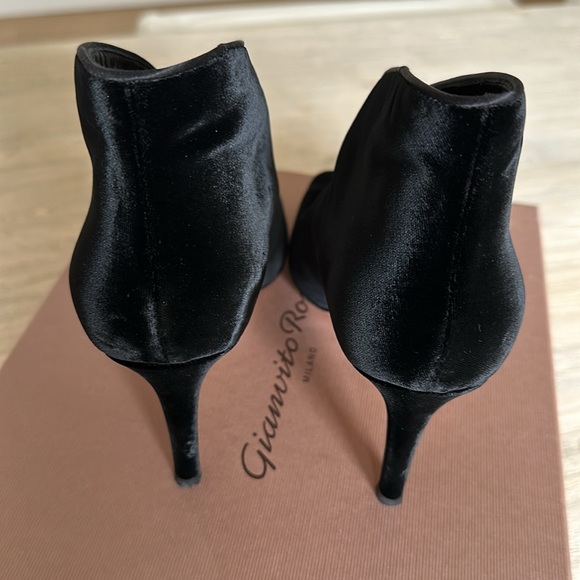 Gianvito Rossi Vamp Black Velvet 85mm Peep toe Heels - Picture 7 of 13
